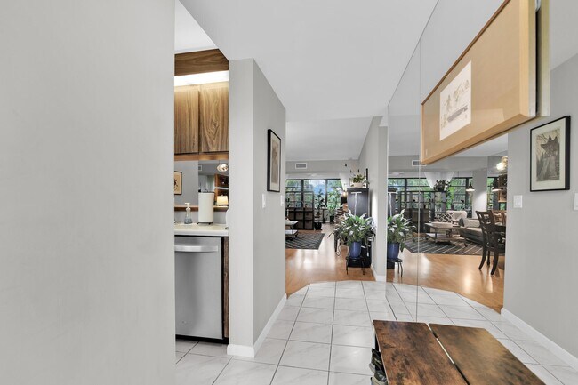 Building Photo - 6073 Balboa Cir