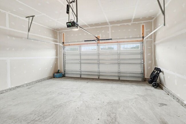 Building Photo - 484 Bridgepoint Dr