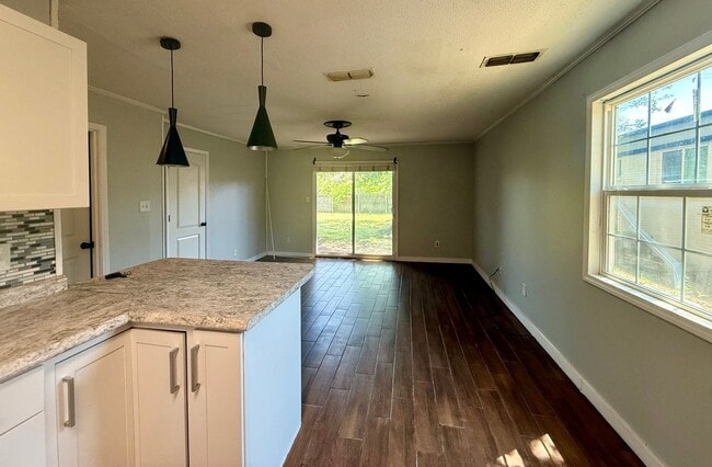 Building Photo - 2213 Spence Cir