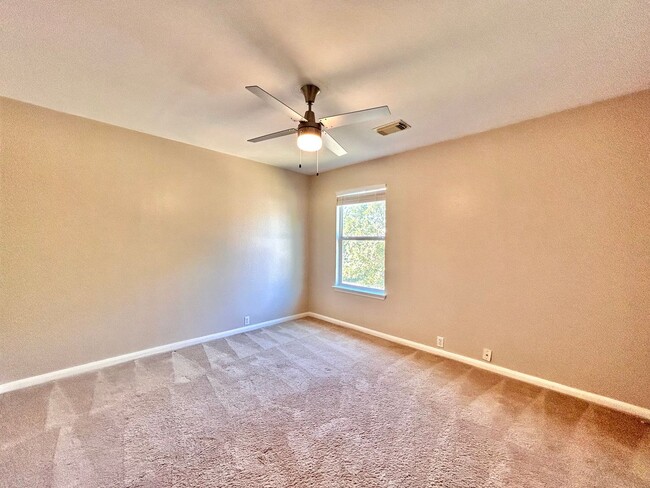 Building Photo - Beautiful 4-Bed Home with Open Floorplan, Game Room & Deck