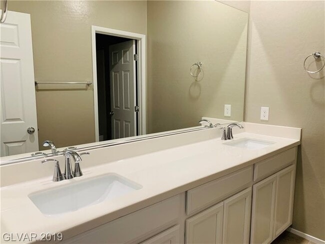Building Photo - Amazing 2 story townhouse for lease!