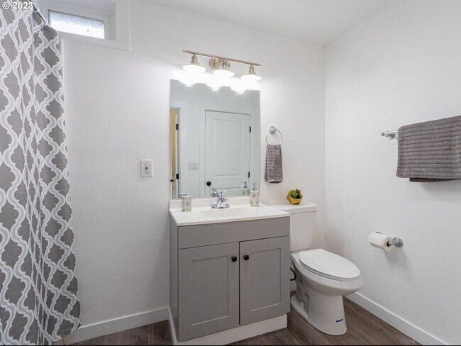 Building Photo - 212 N Blandena St