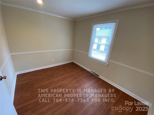 Building Photo - 508 Villa St