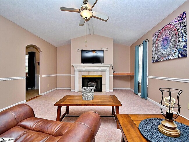 Building Photo - 713 Lindal Ct
