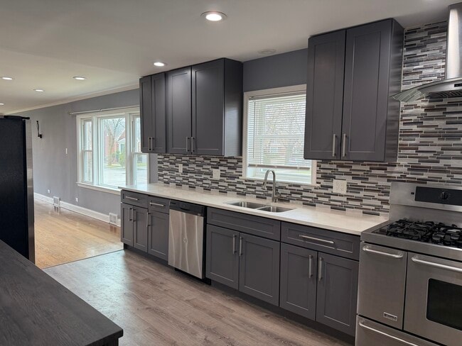 Building Photo - 8201 S Homan Ave