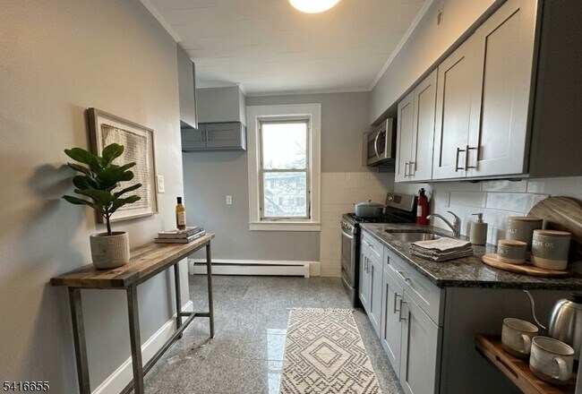 Building Photo - 244 W Scott Ave