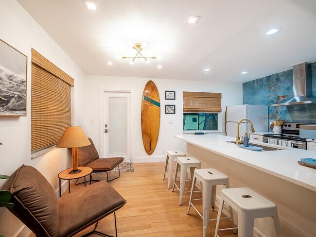 Building Photo - 418 N Palmway