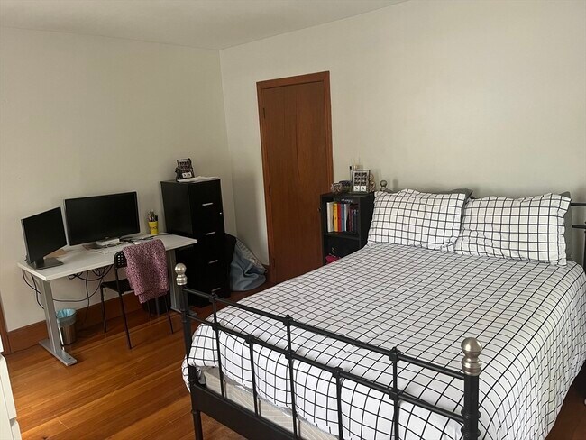 Building Photo - 102 Summer St