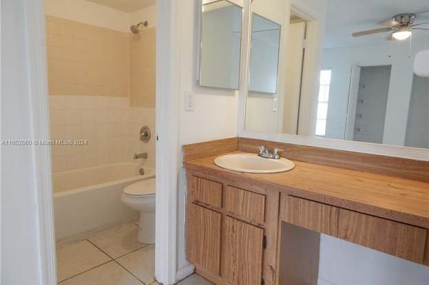 Building Photo - 10149 Twin Lakes Dr