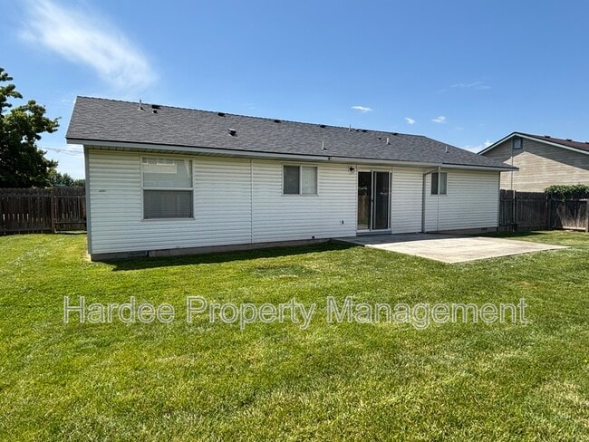 Building Photo - 10764 W Goldenrod Ave