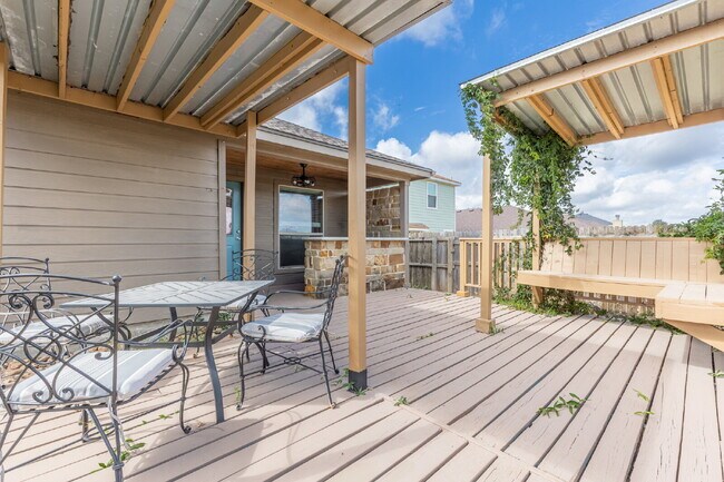 Building Photo - 5815 Southern Knoll