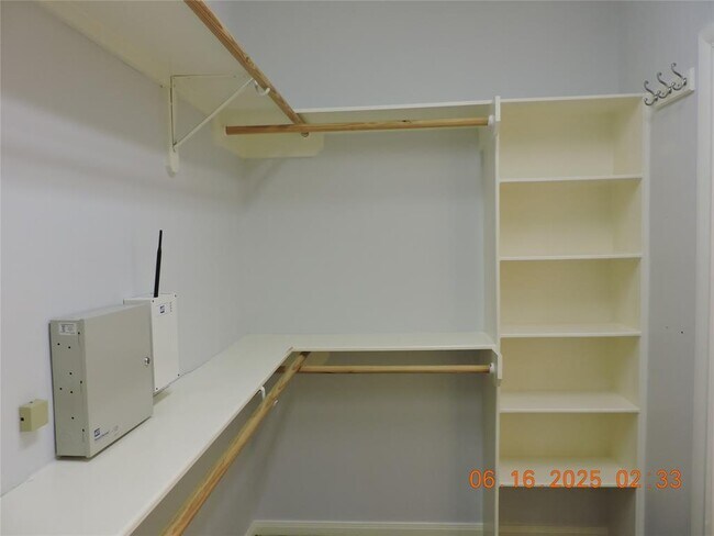 Building Photo - 2410 Calumet St