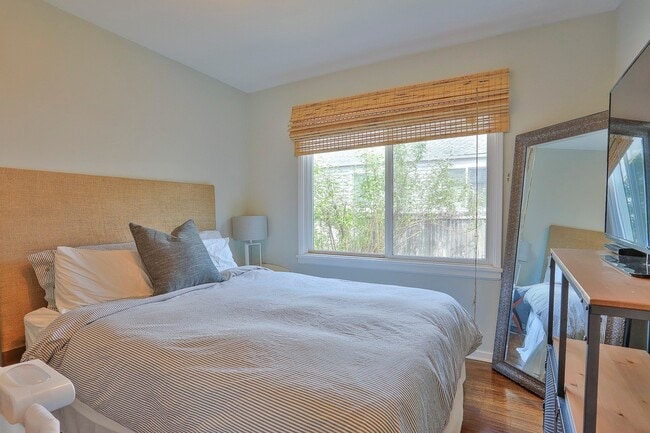 Building Photo - Beautiful 3 Bedroom home in desirable Ball...