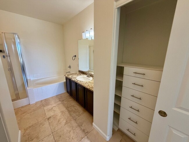 Building Photo - Close to shopping and easy access to Freeway!!!