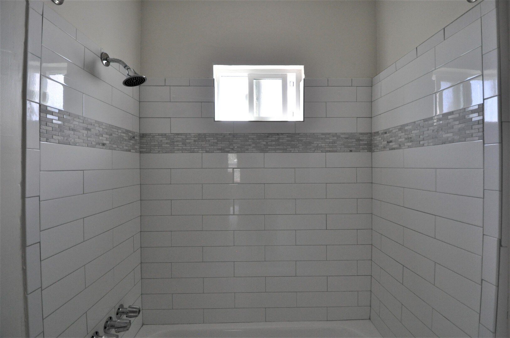 Building Photo - 4751 Kraft Ave