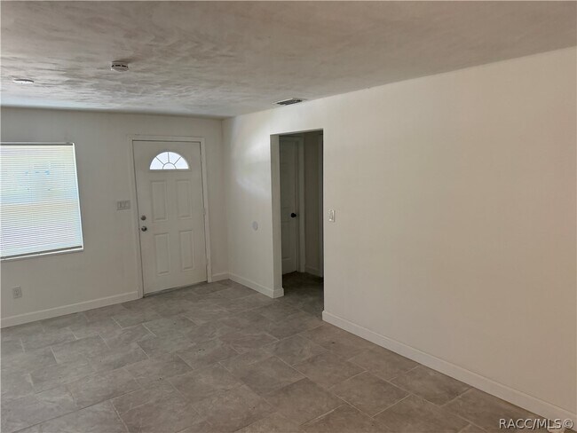Building Photo - 1405 Eden Dr