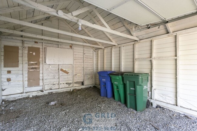 Building Photo - 2 Bedroom Home Available in Southeast Port...
