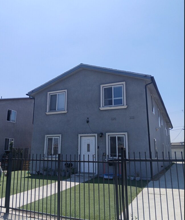 Building Photo - MULTI-FAMILY HOUSE