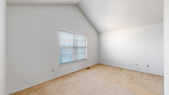 Building Photo - Beautiful Two Bedroom Townhome In Incredible Location!