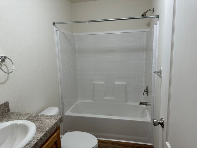 Building Photo - Newer 3 bedroom 2 bathroom house in Thurston!