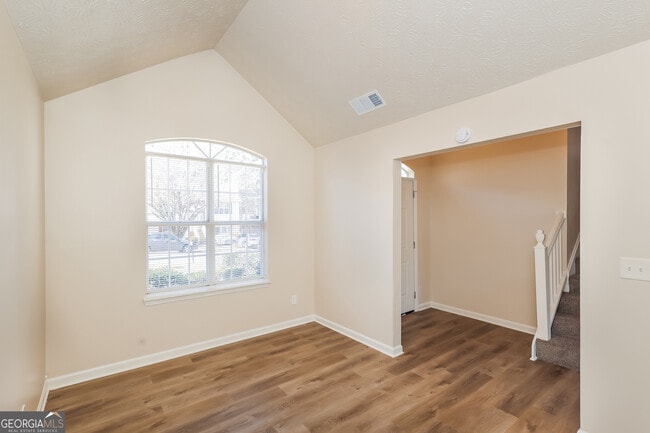 Building Photo - 145 W Village Ct