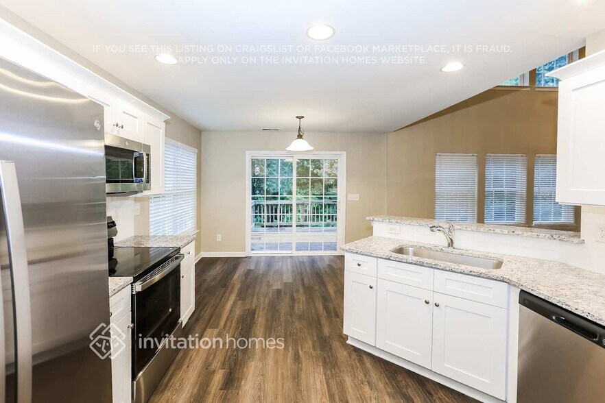 Building Photo - 2136 Mallard Pointe Dr