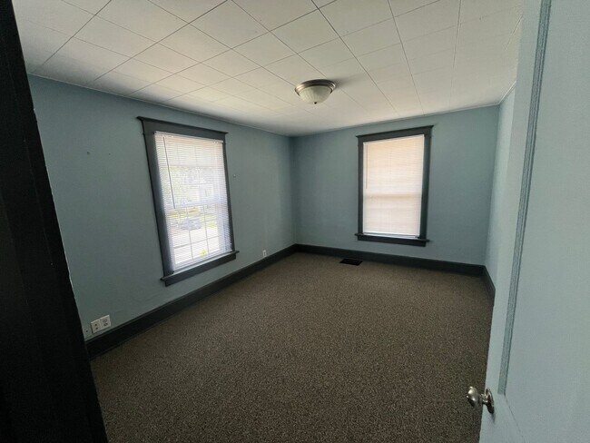 Building Photo - 128 E Davenport St