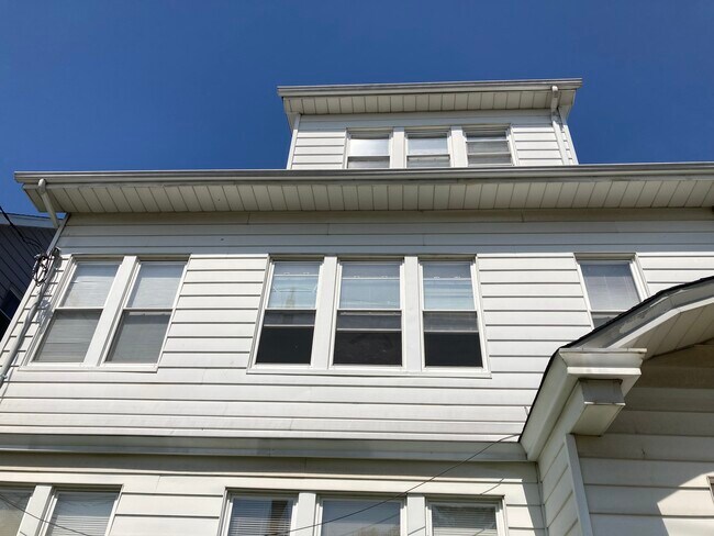 Building Photo - 27 Jefferson St