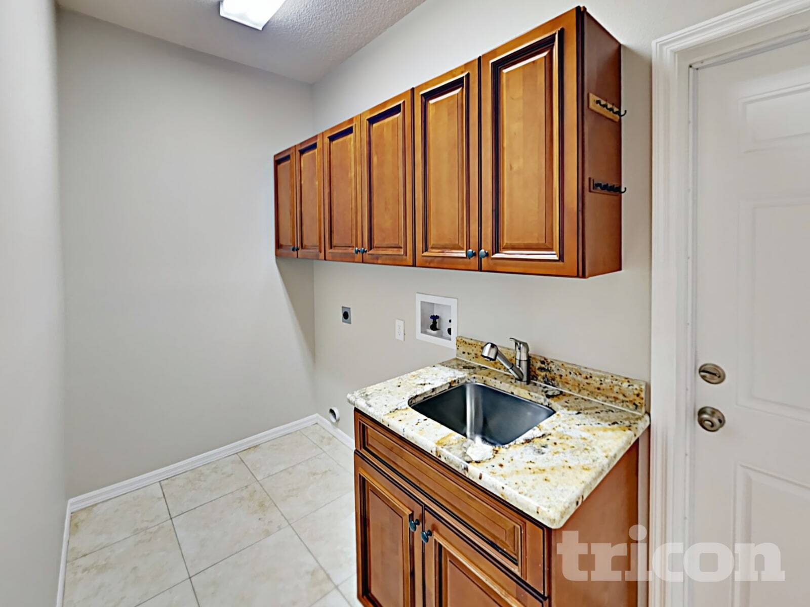 Building Photo - 6827 San Jose Loop