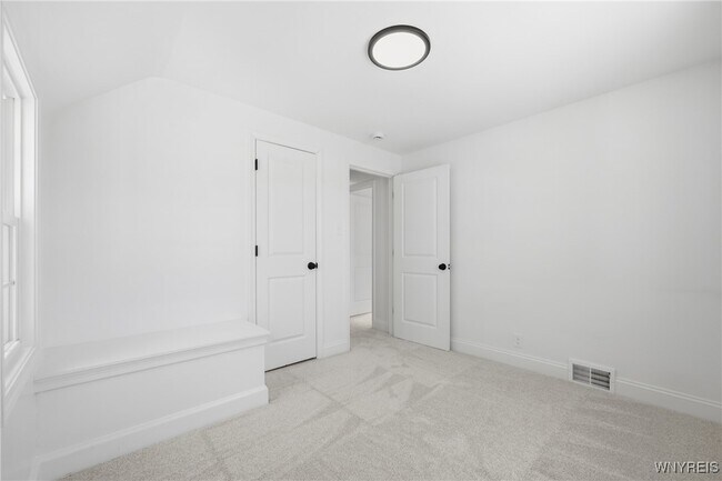 Building Photo - 219 Louvaine Dr