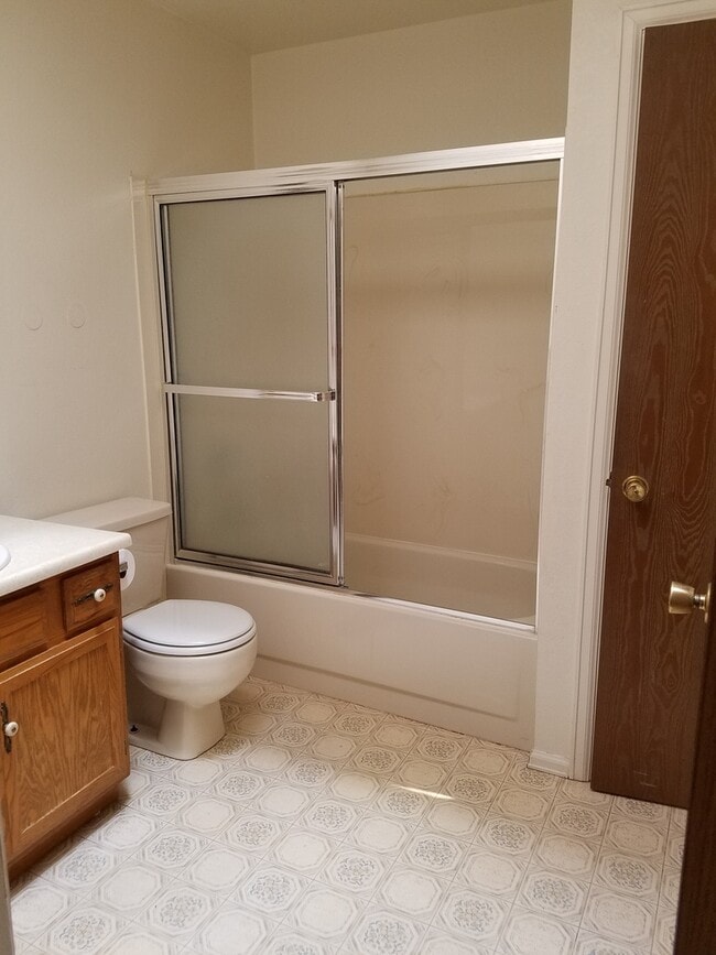 Building Photo - 2 bedroom 1 bath
