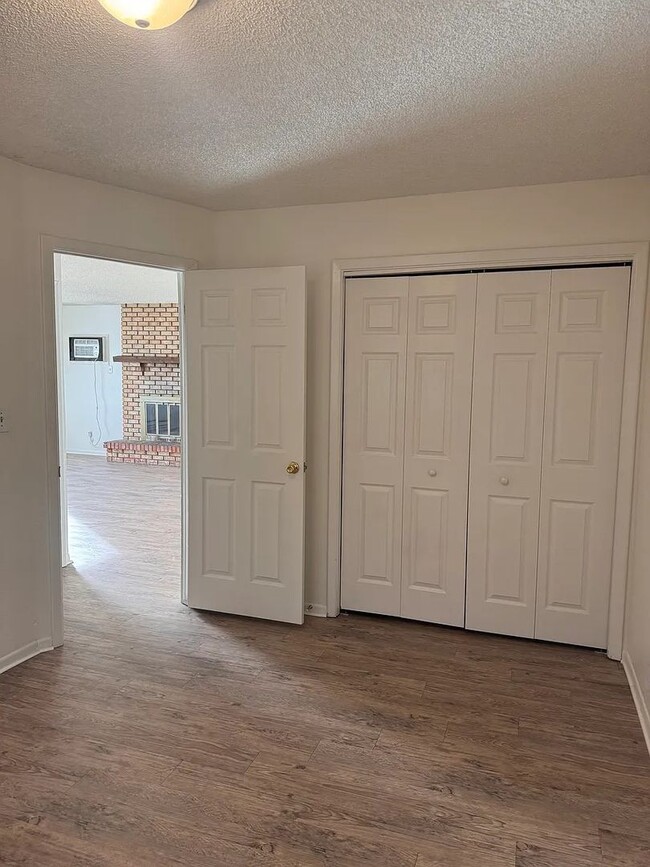 Building Photo - Two Bedroom Condo With  Garage Available F...