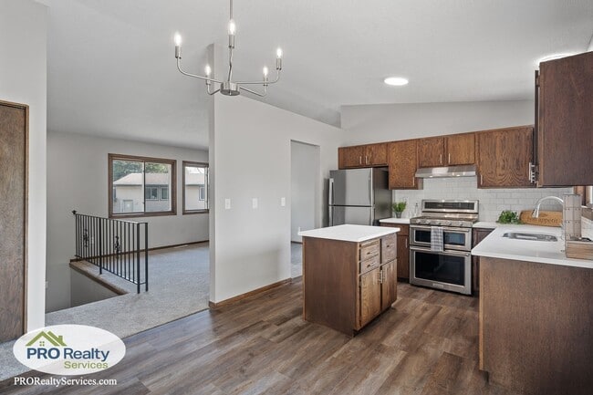 Building Photo - 4 Bedroom Home in Eagan