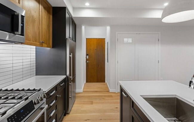 Building Photo - 2248 Ontario Rd NW