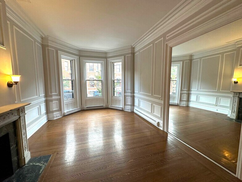 Building Photo - 32 Gloucester St