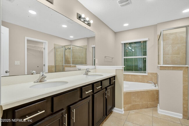 Building Photo - 15885 Bainebridge Dr