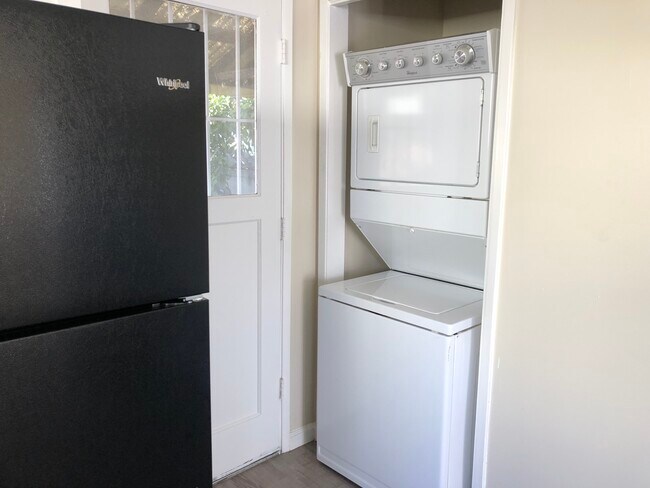 Building Photo - 125 El Toro Ct