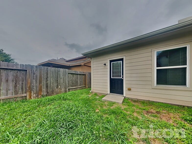 Building Photo - 6103 Coleus St