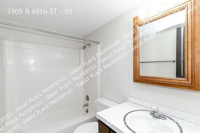Building Photo - 3909 N 68th St