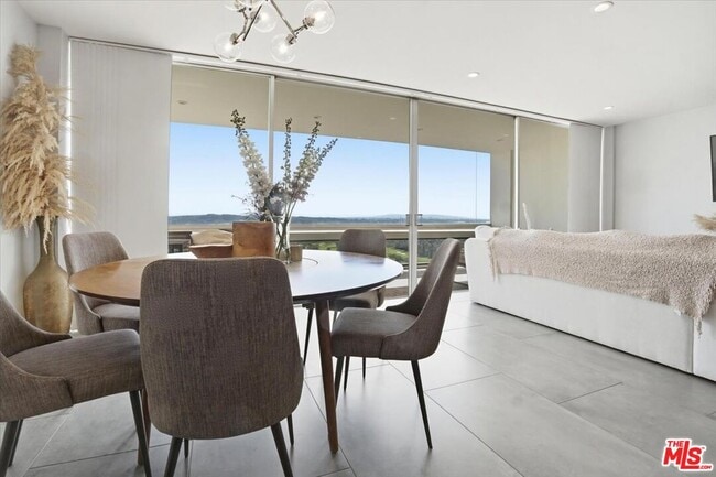 Building Photo - 2222 Ave of the Stars