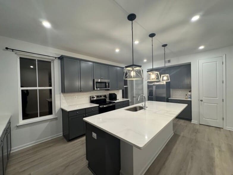 Building Photo - 208 Douglas Wy