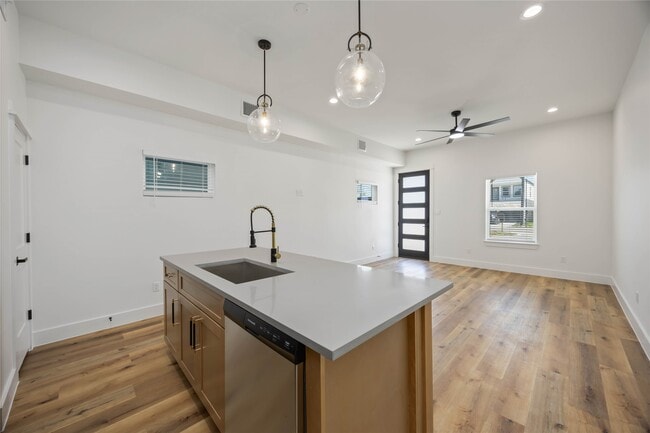 Building Photo - 8013 Cora St