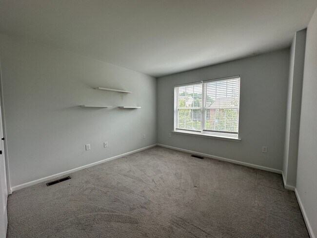Building Photo - 3685 Clauss Dr