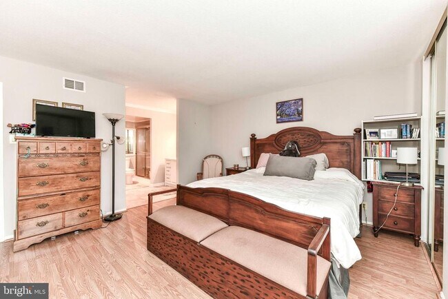 Building Photo - 309 Yoakum Pkwy