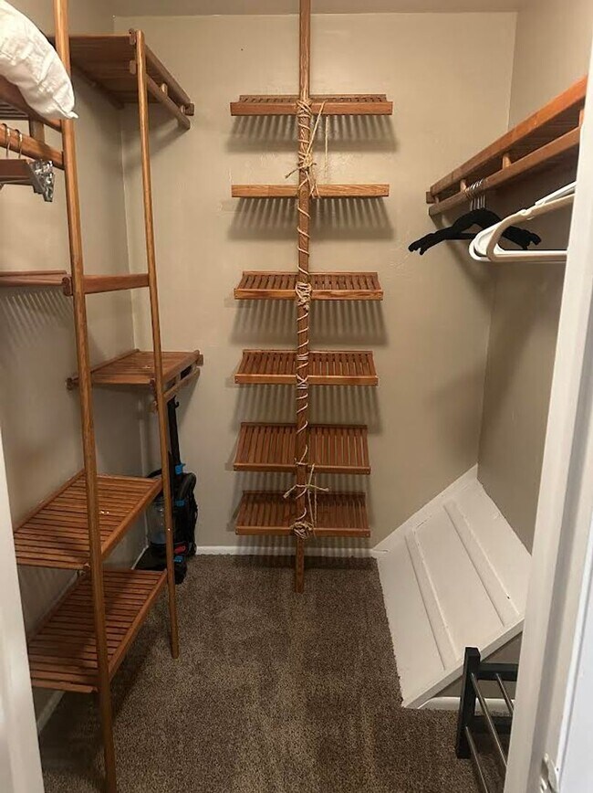 Building Photo - 2 Bedroom Condo with One Car Garage