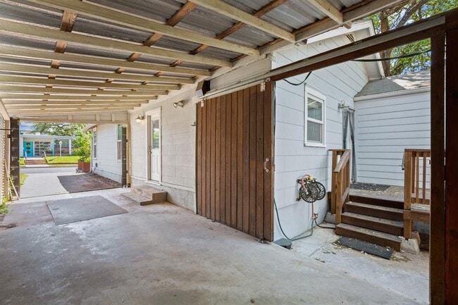 Building Photo - 1184 Navasota St
