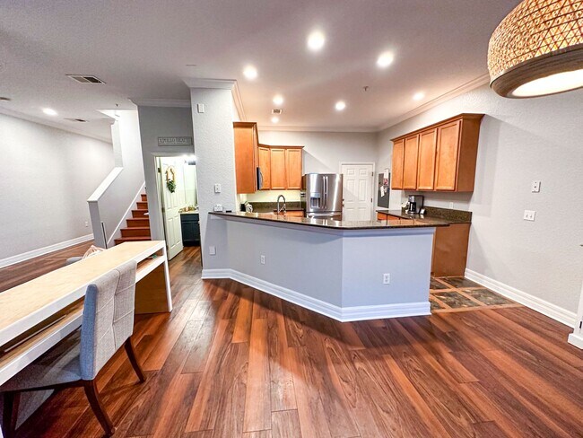 Building Photo - 3 Bed/ 2.5 Bath Pet Friendly Home!