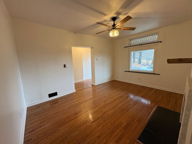 Building Photo - 3 Unit Apartment Building in the Heart of the Bellevue area of Pittsburgh