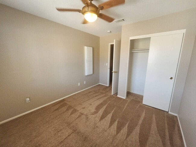 Building Photo - Don't Miss This Beautiful Desert Vista Home!