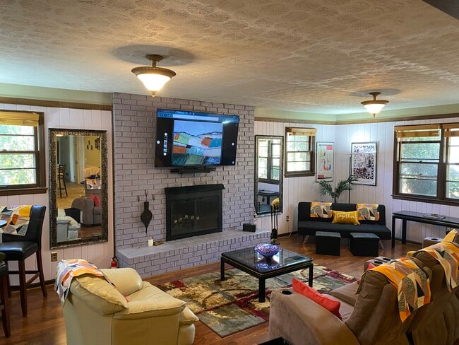 Building Photo - 1396 Windburn Dr